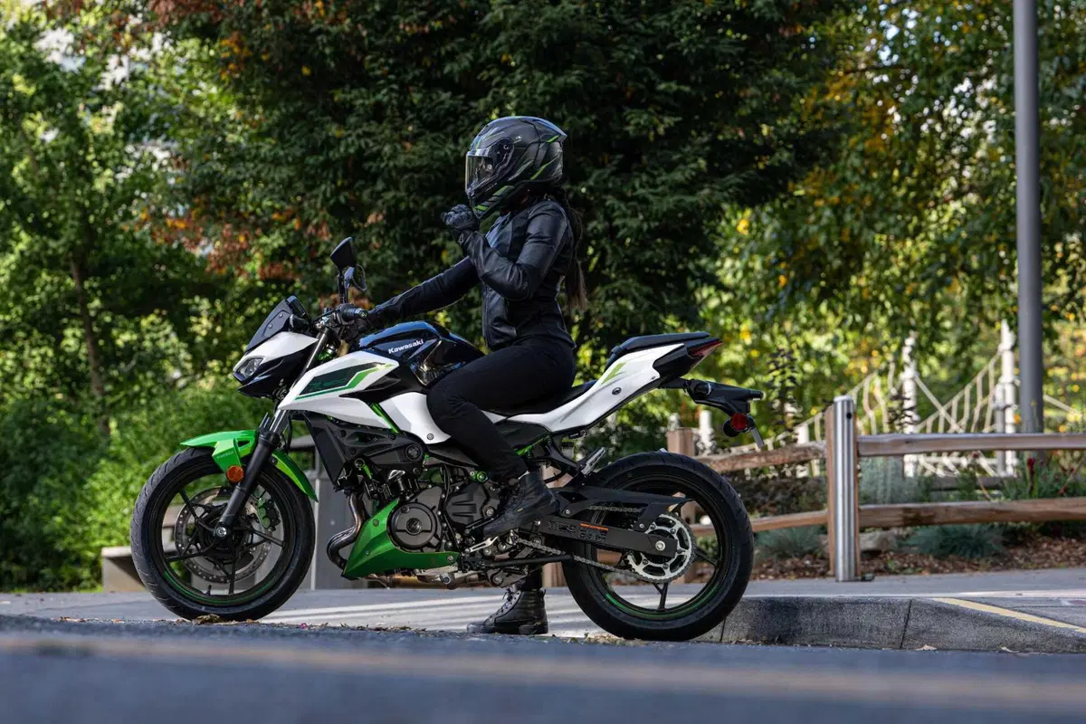 Kawasaki rifà il look per il 2027: tutte le nuove colorazioni [GALLERY] (9)