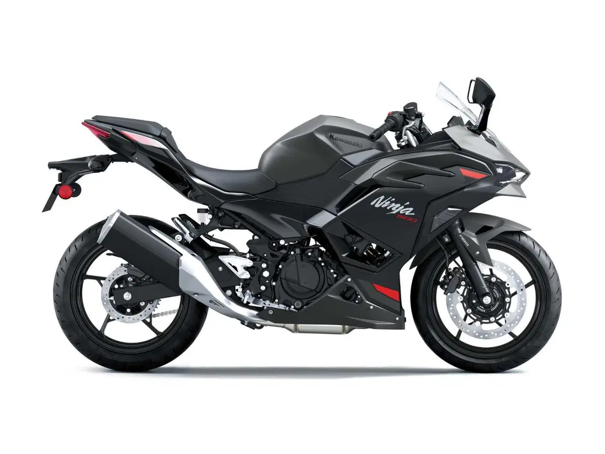 Kawasaki rifà il look per il 2027: tutte le nuove colorazioni [GALLERY] (23)