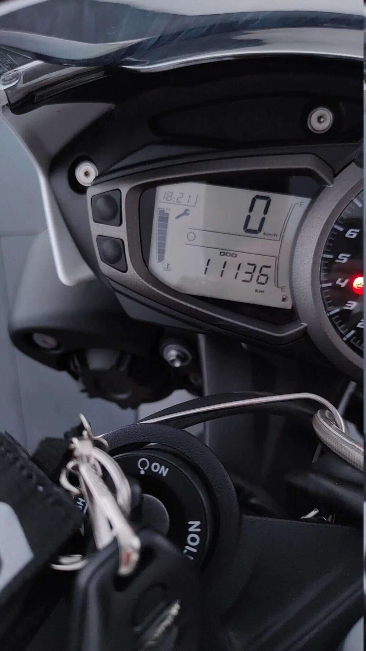 Triumph Speed Triple 1050 R ABS (2016 - 17) (13)