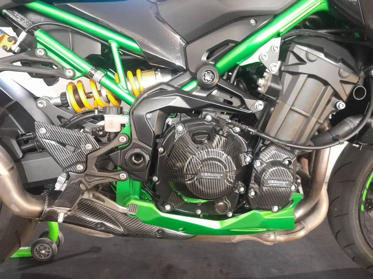 Kawasaki Z 900 SE (2022 - 24) (4)