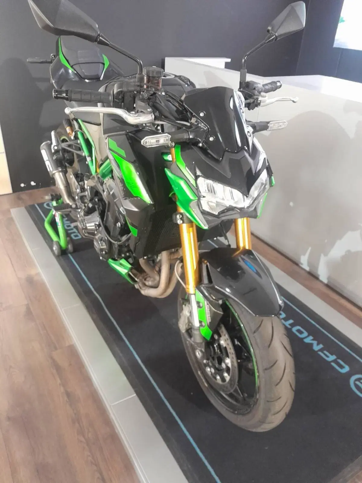 Kawasaki Z 900 SE (2022 - 24) (7)