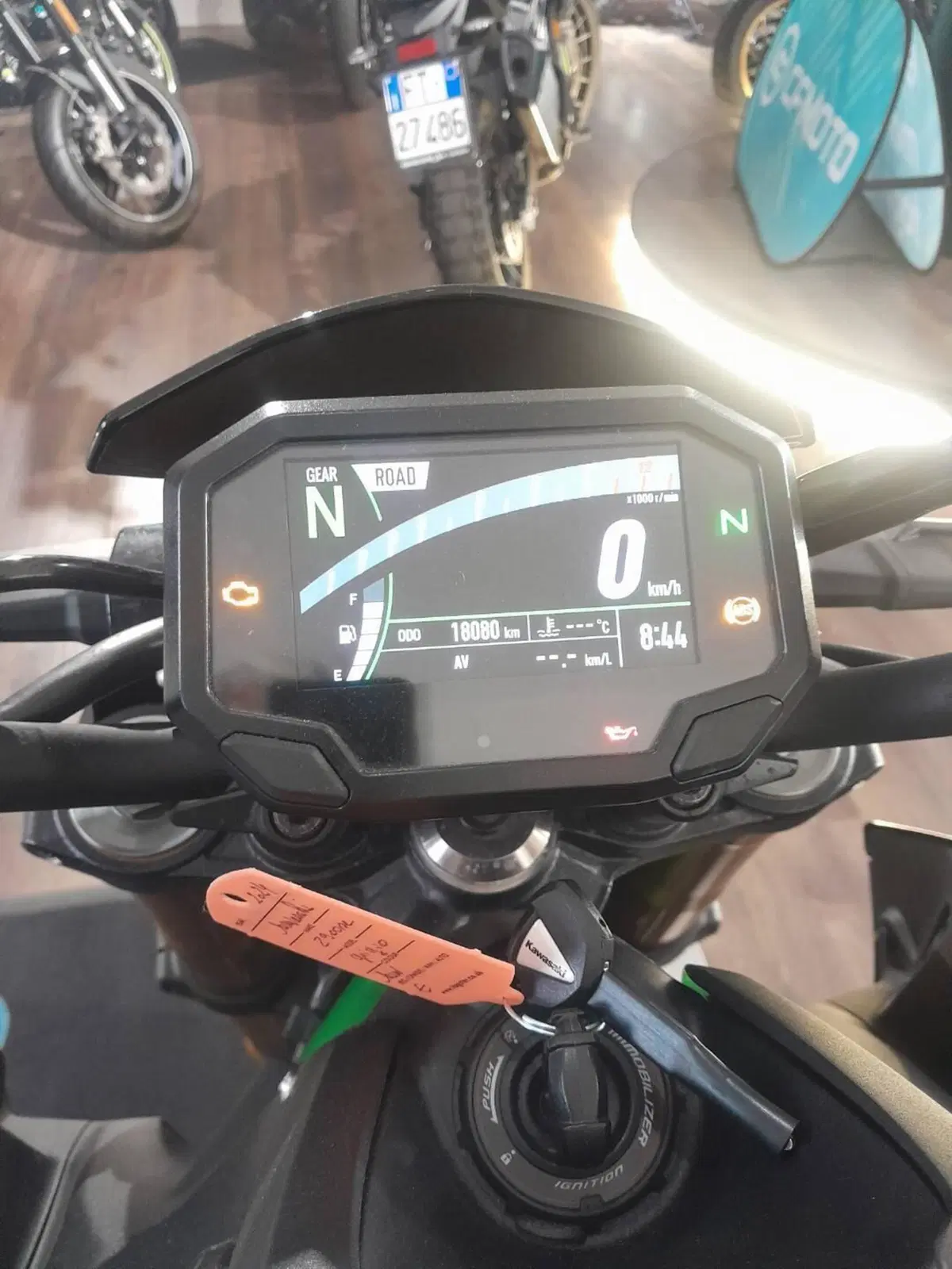 Kawasaki Z 900 SE (2022 - 24) (10)