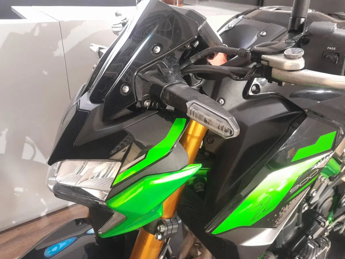 Kawasaki Z 900 SE (2022 - 24) (15)