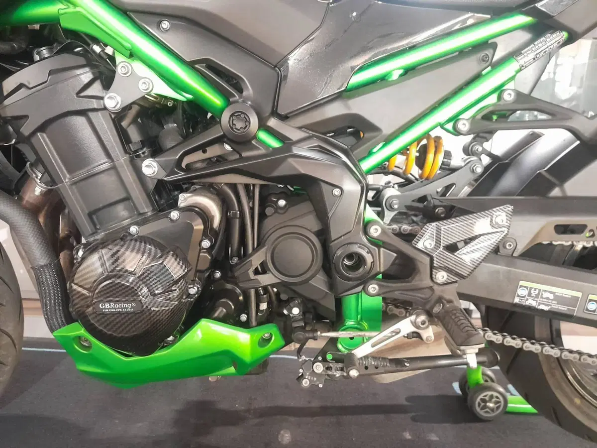 Kawasaki Z 900 SE (2022 - 24) (18)
