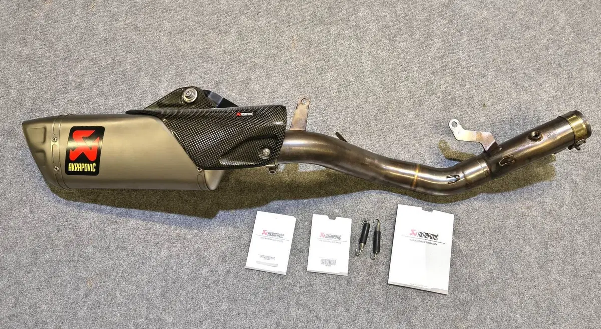 Scarico AKRAPOVIC Yamaha R1 17 - 24 Titanio