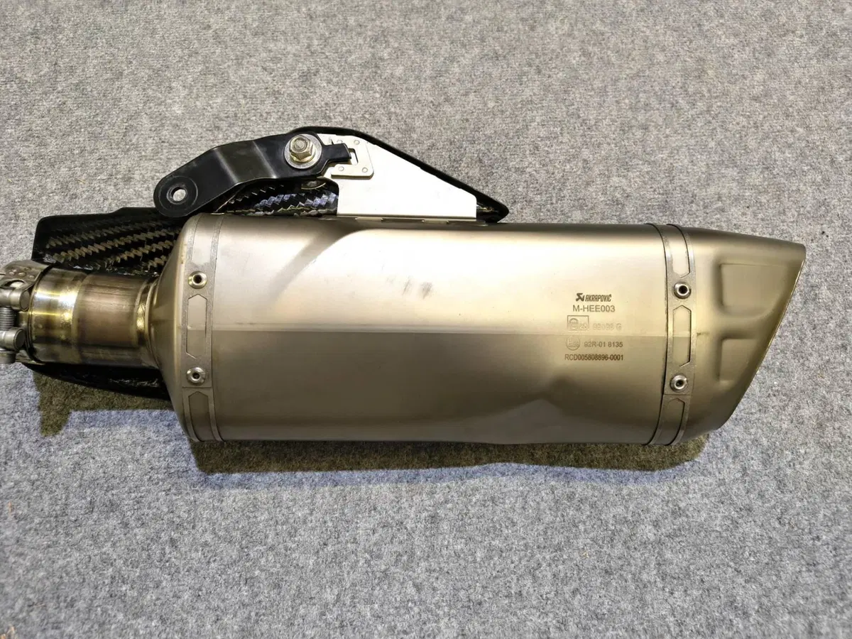 Scarico AKRAPOVIC Yamaha R1 17 - 24 Titanio (8)