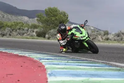 Kawasaki Ninja ZX-4R 2027: il grido del quattro cilindri apre alla patente A2