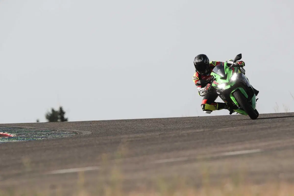 Kawasaki Ninja ZX-4RR TEST: a 15.000 giri tutto è più bello (2)