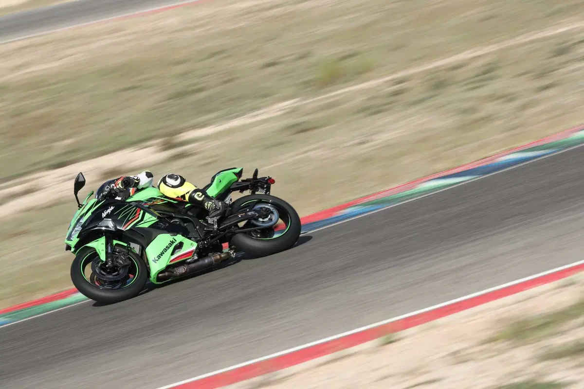 Kawasaki Ninja ZX-4RR TEST: a 15.000 giri tutto è più bello (7)