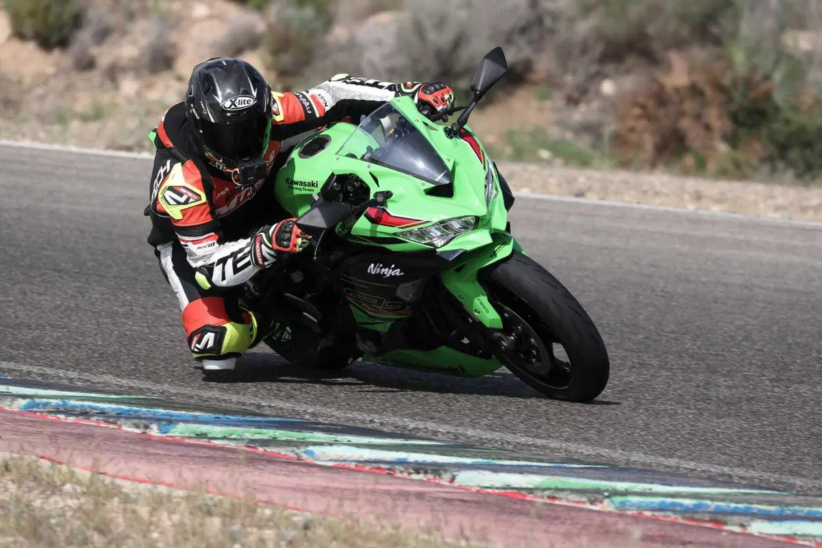 Kawasaki Ninja ZX-4RR TEST: a 15.000 giri tutto è più bello (12)