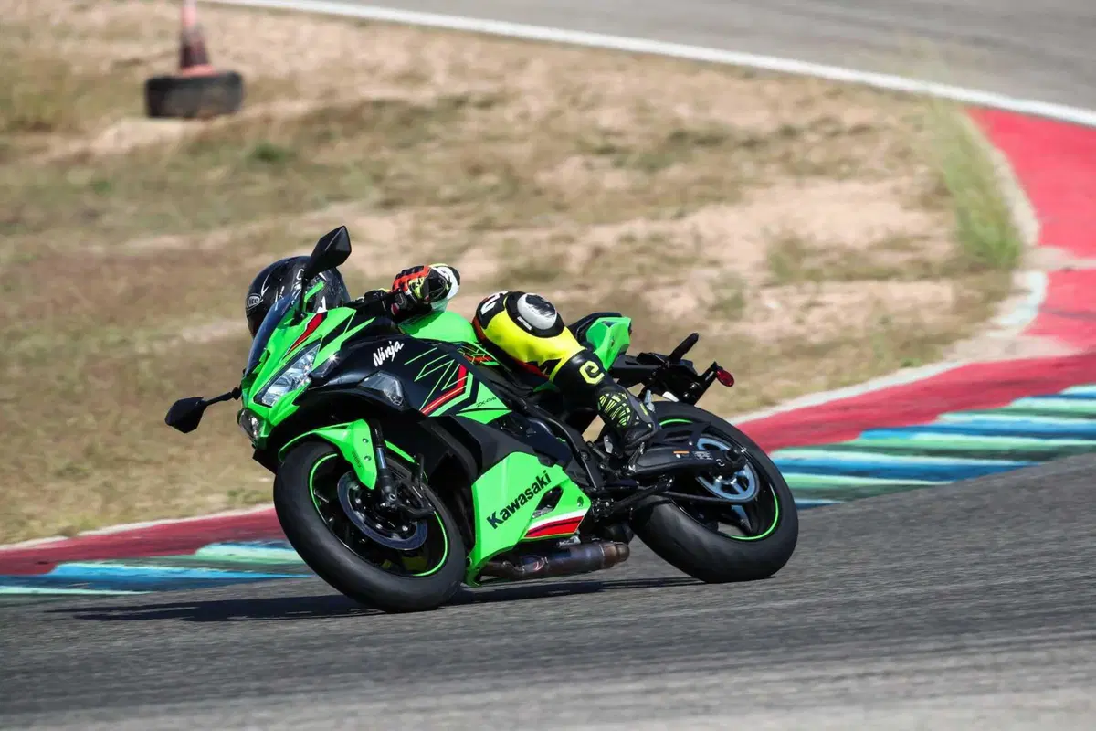 Kawasaki Ninja ZX-4RR TEST: a 15.000 giri tutto è più bello (57)