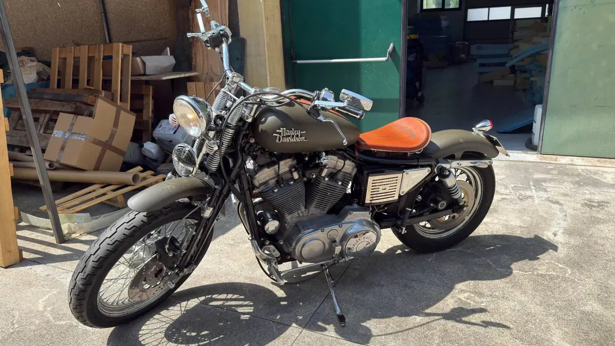 Harley-Davidson 883 Custom (1998 - 00) - XL 53C (2)