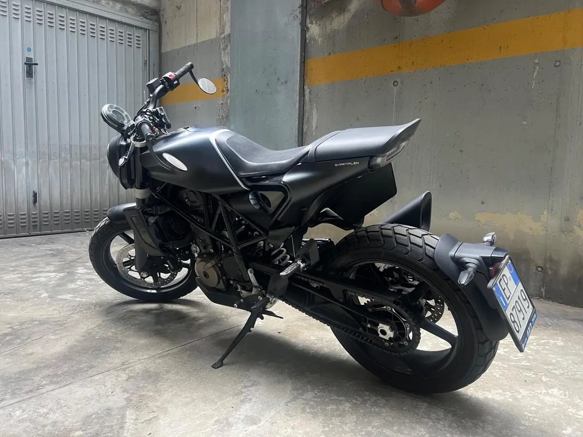 Husqvarna Svartpilen 701 (2019) (7)