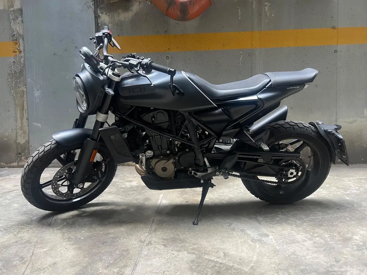 Husqvarna Svartpilen 701 (2019) (8)