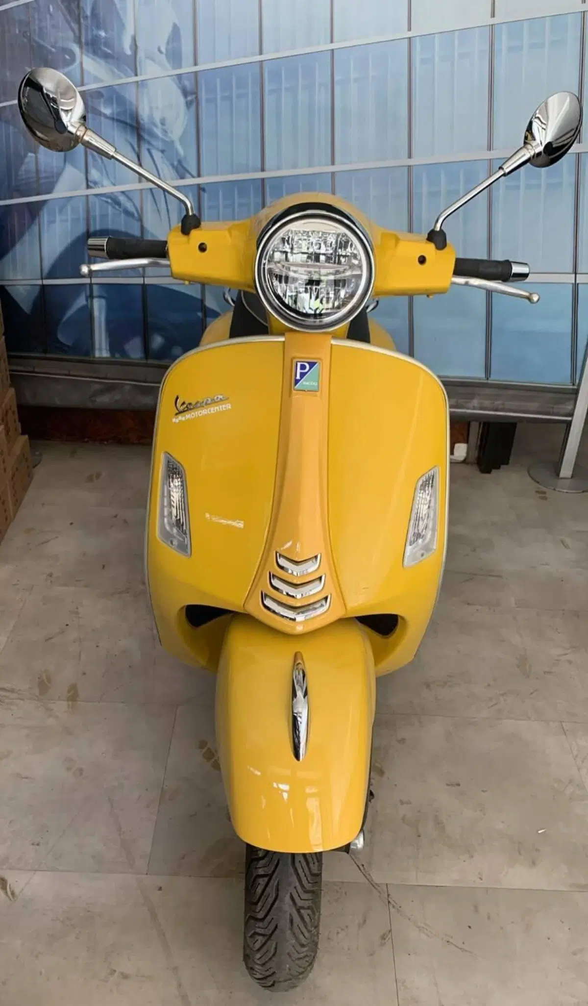 Vespa GTS 300 Hpe (2019) (2)