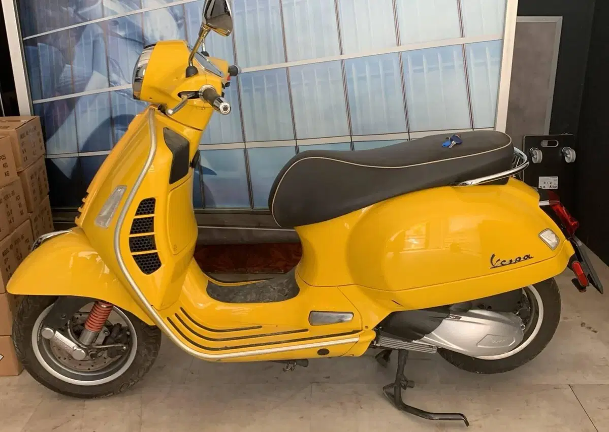 Vespa GTS 300 Hpe (2019) (3)