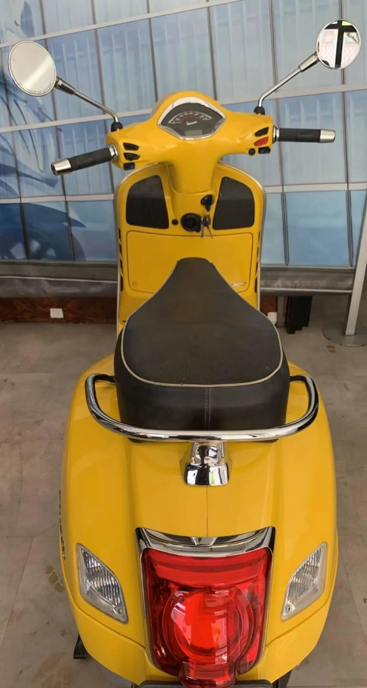 Vespa GTS 300 Hpe (2019) (4)