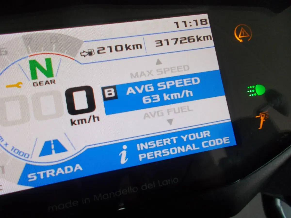 Moto Guzzi V85 TT Centenario (2021 - 22) (5)