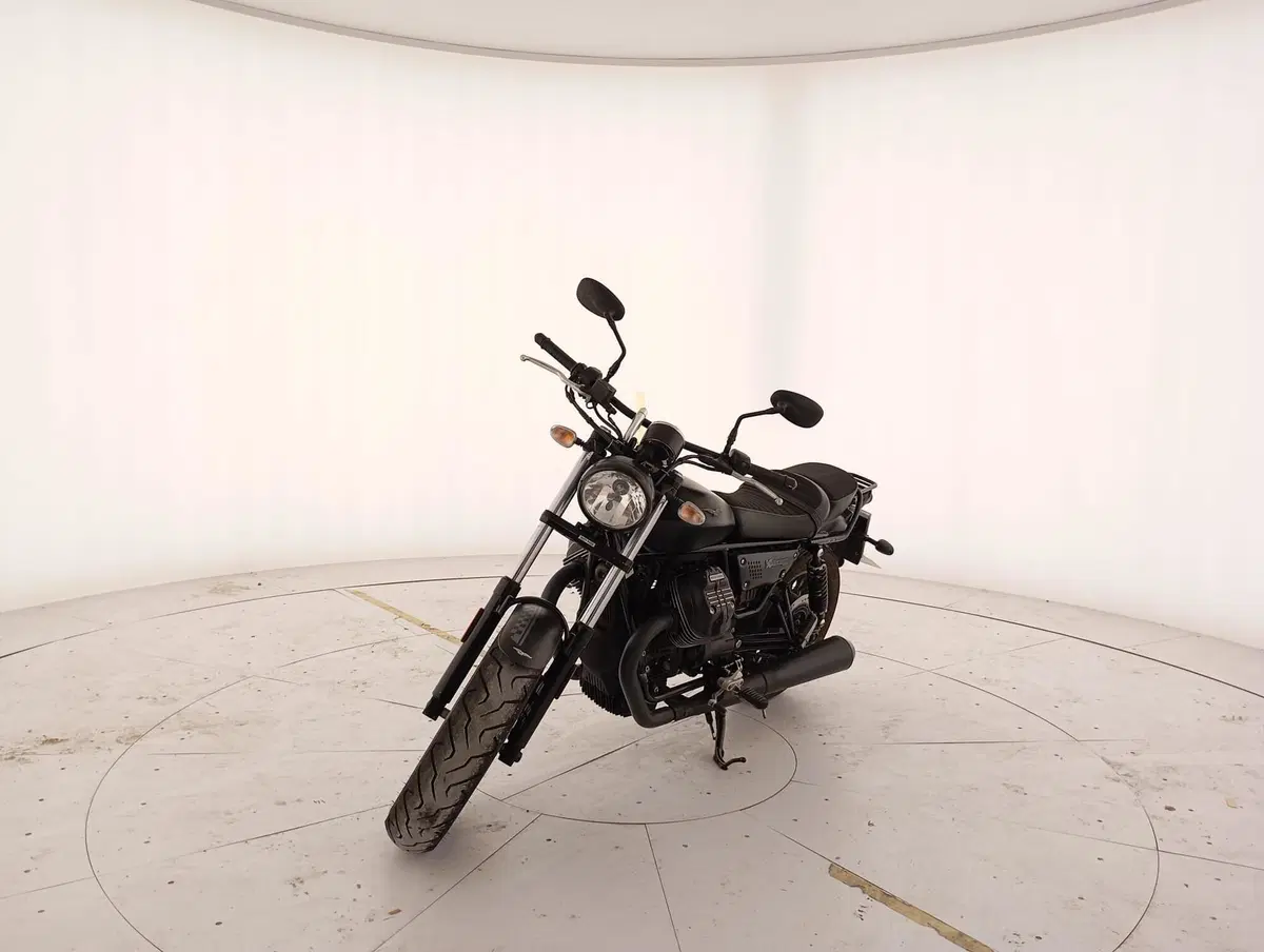 Moto Guzzi V9 Bobber (2021 - 25)
