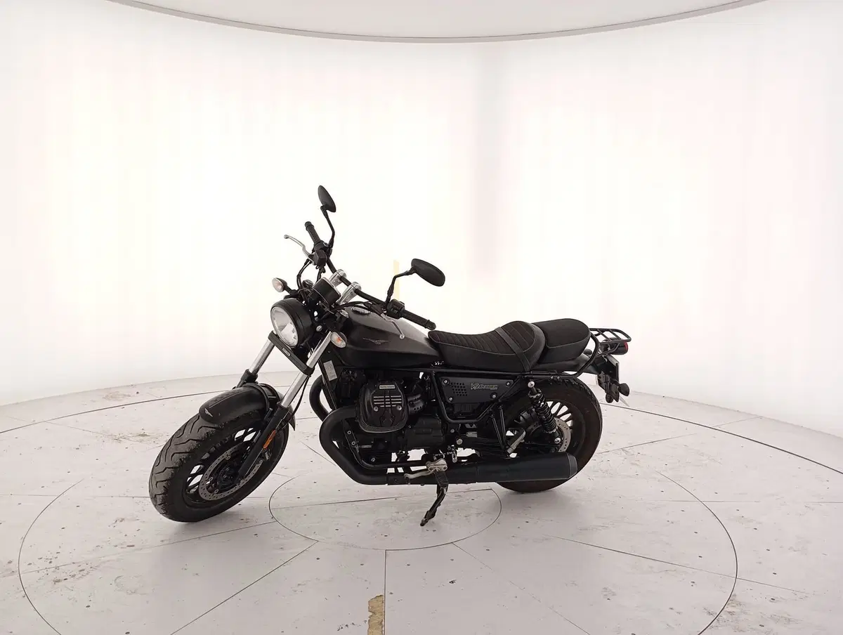 Moto Guzzi V9 Bobber (2021 - 25) (2)