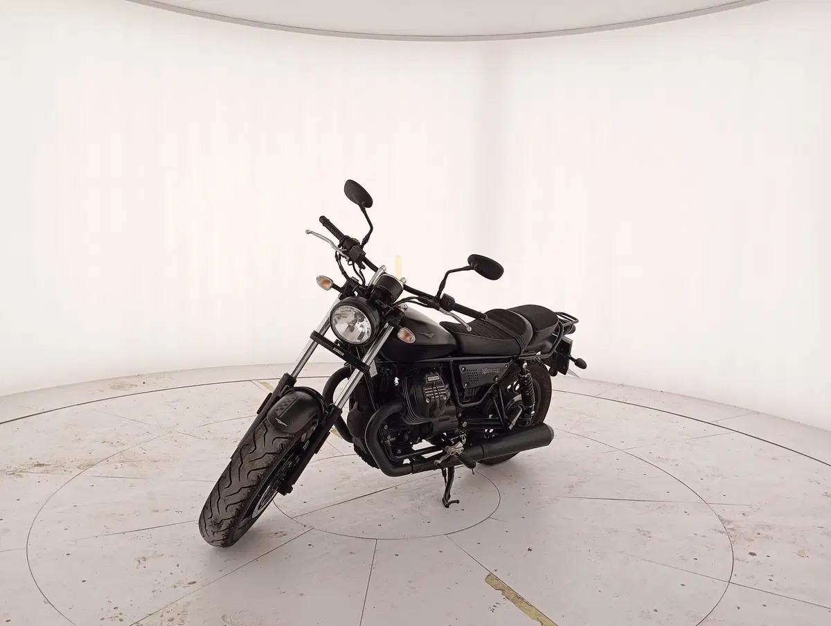 Moto Guzzi V9 Bobber (2021 - 25) (6)
