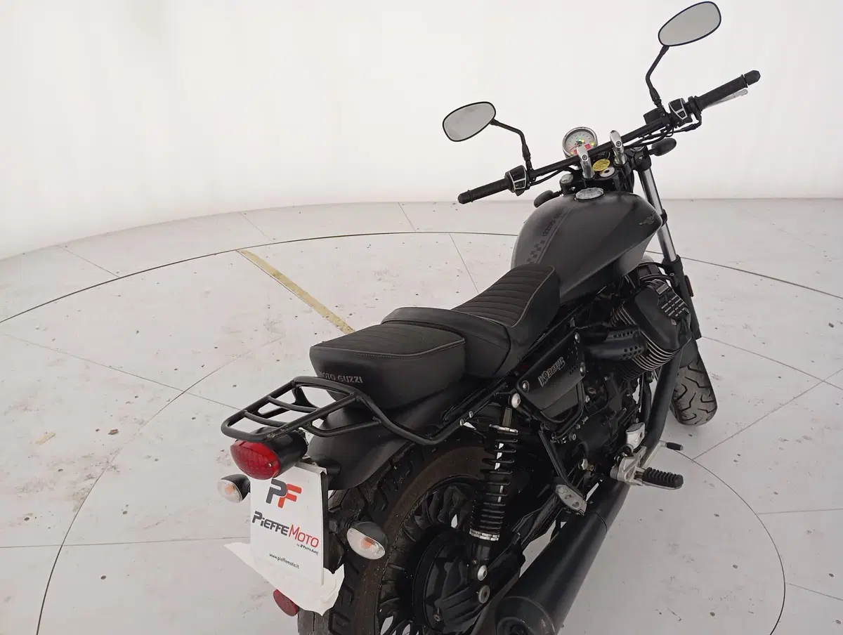Moto Guzzi V9 Bobber (2021 - 25) (8)