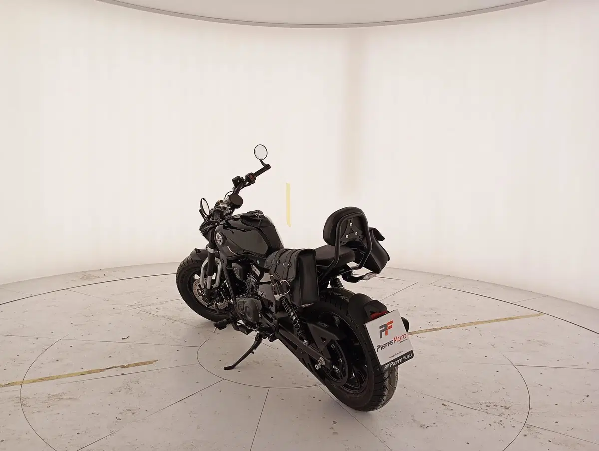 Benelli Leoncino 400 Bobber (2026) (3)