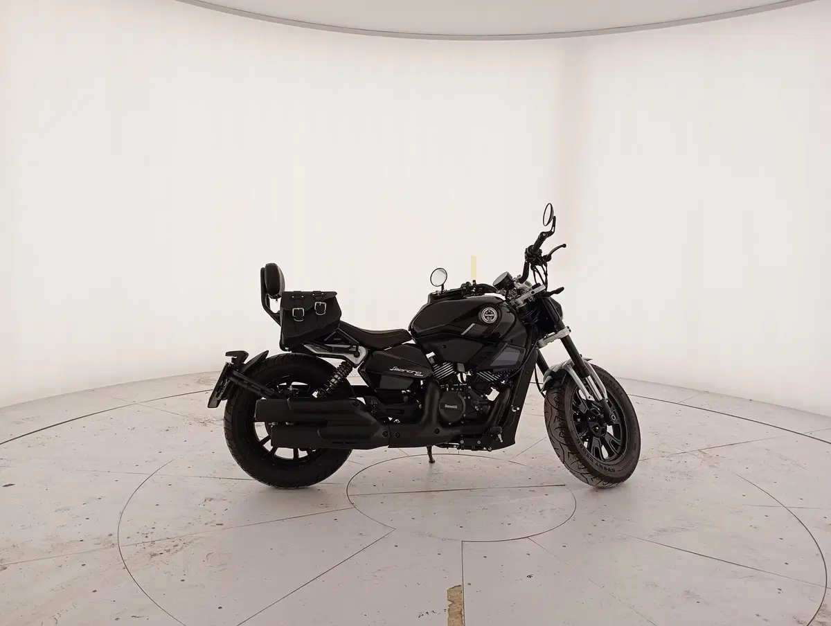 Benelli Leoncino 400 Bobber (2026) (5)