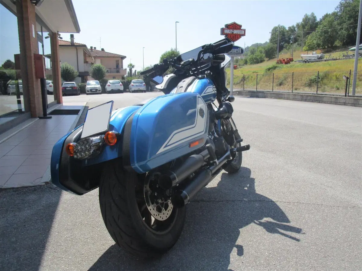 Harley-Davidson Low Rider ST Fast Johnnie Enthusiast (2023) (6)
