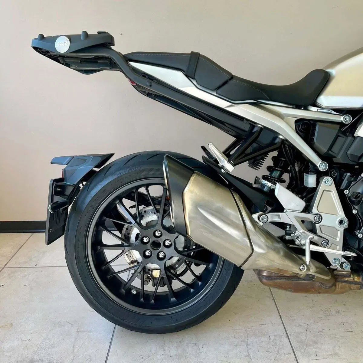 Honda CB 1000 R (2021 - 25) (6)