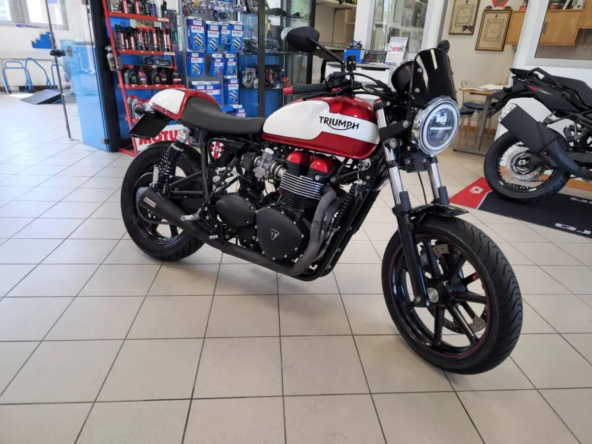 Triumph Bonneville T214 (2015)