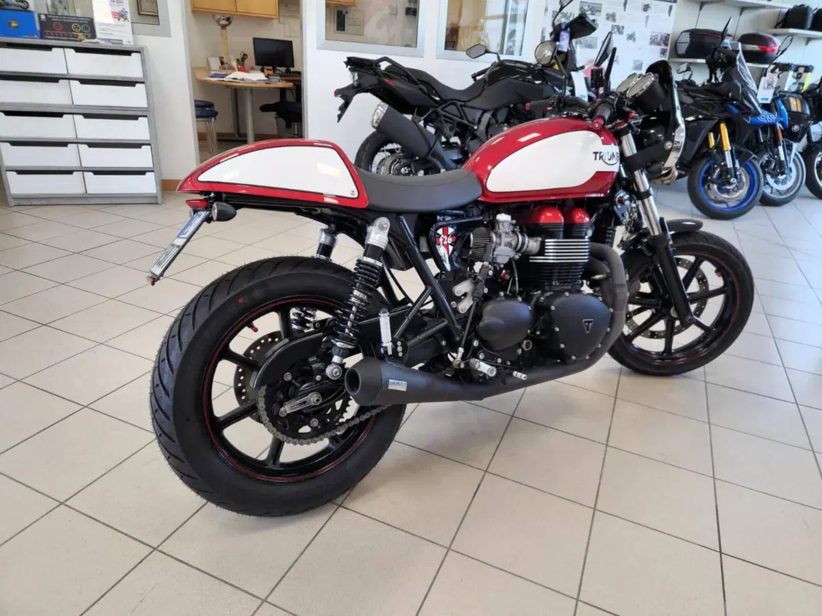 Triumph Bonneville T214 (2015) (2)