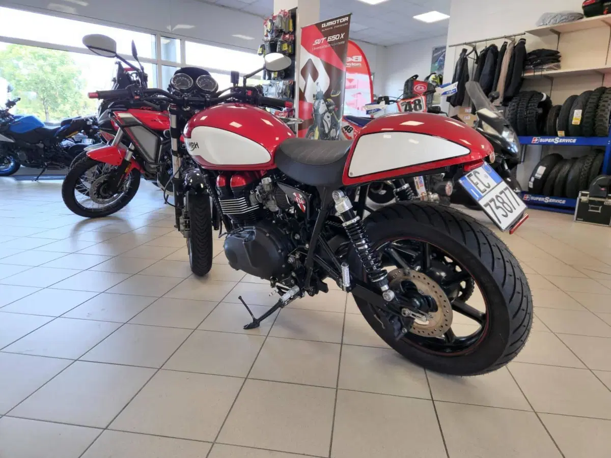 Triumph Bonneville T214 (2015) (3)