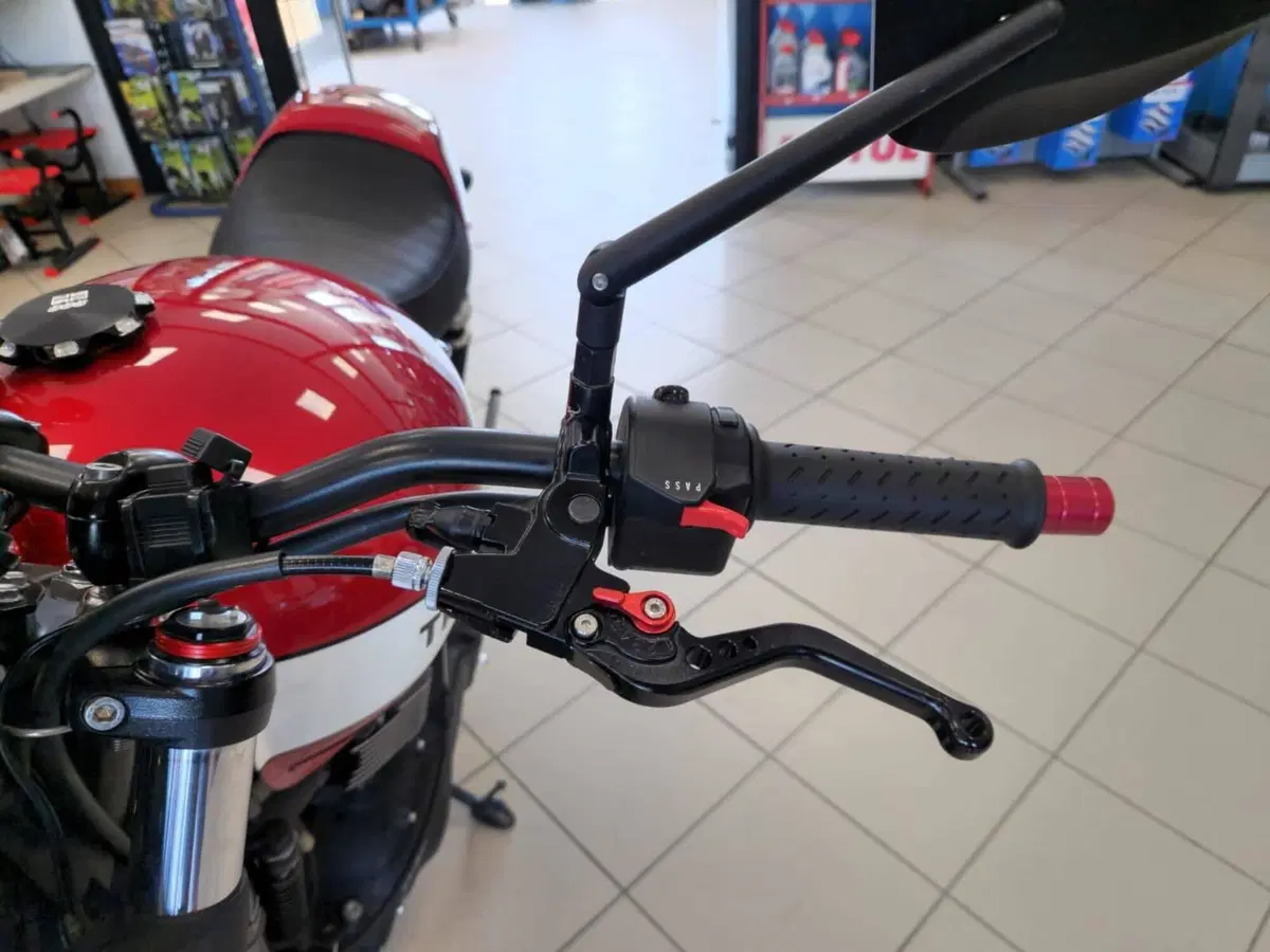 Triumph Bonneville T214 (2015) (6)