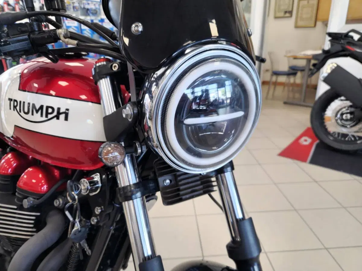 Triumph Bonneville T214 (2015) (8)