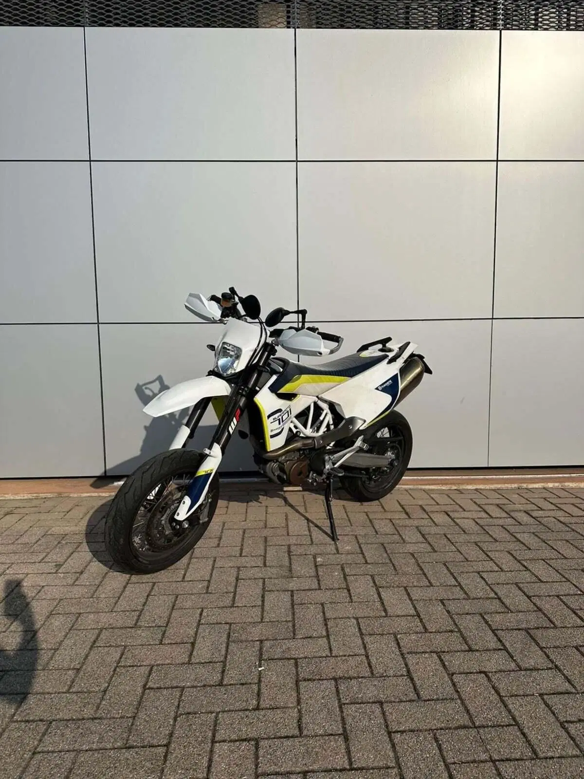 Husqvarna 701 Supermoto (2017 - 19) (3)