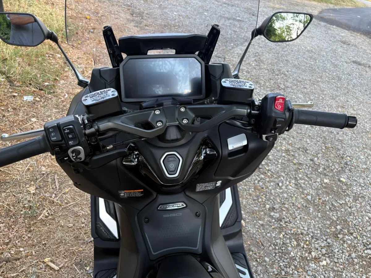 Yamaha T-Max 560 Tech Max (2025 - 26) (4)