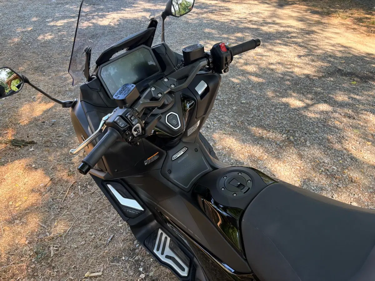 Yamaha T-Max 560 Tech Max (2025 - 26) (7)