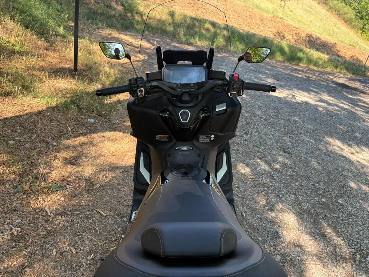 Yamaha T-Max 560 Tech Max (2025 - 26) (9)