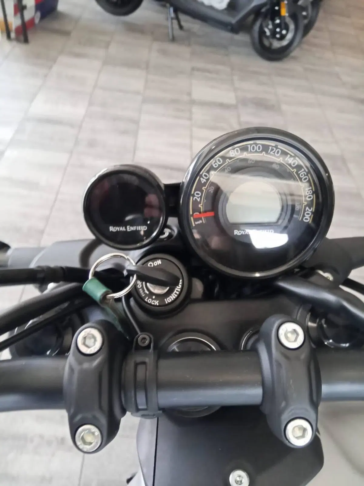 Royal Enfield Guerrilla 450 (2024 - 26) (3)