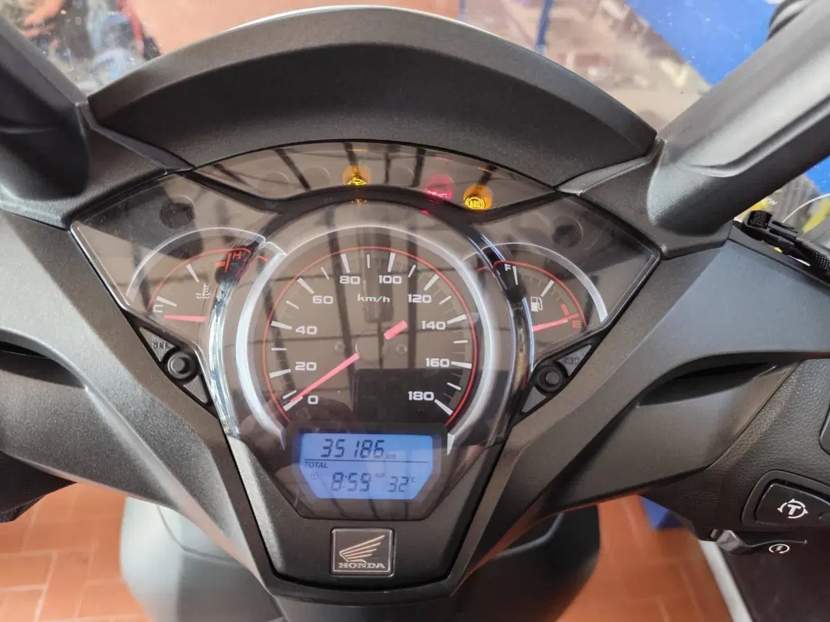 Honda SH 300 i ABS (2016 - 20) (4)