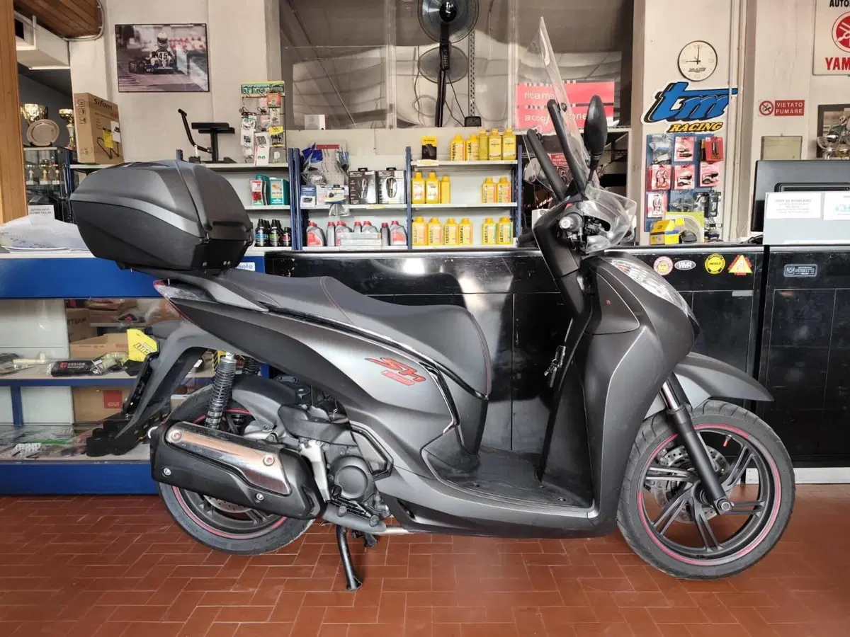 Honda SH 300 i ABS (2016 - 20) (2)