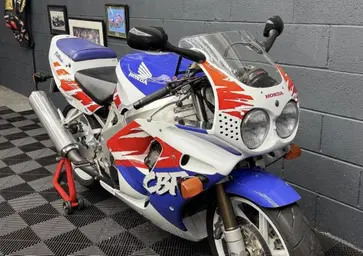 All'asta la Honda Fireblade di James May: il lato veloce di Captain Slow
