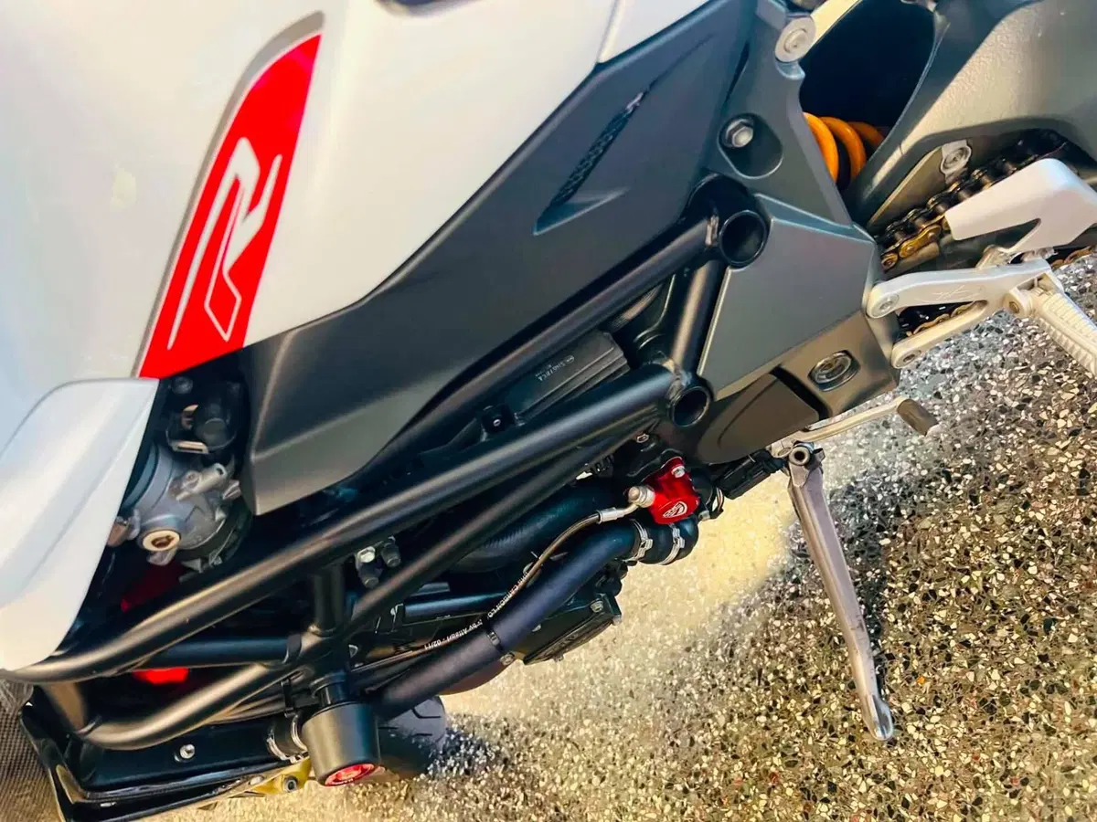 MV Agusta Brutale 1090 RR (2009 - 15) (6)