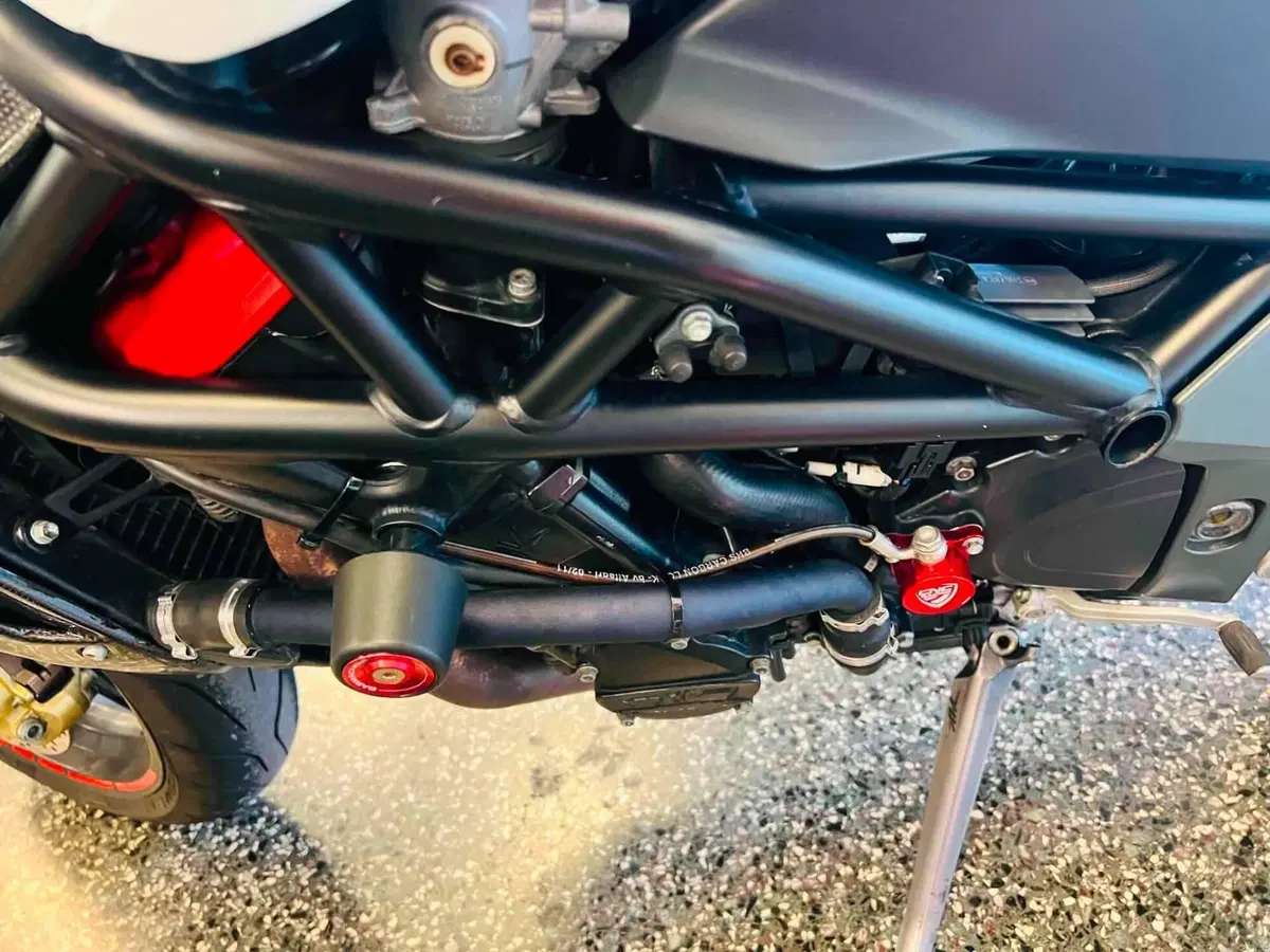 MV Agusta Brutale 1090 RR (2009 - 15) (14)