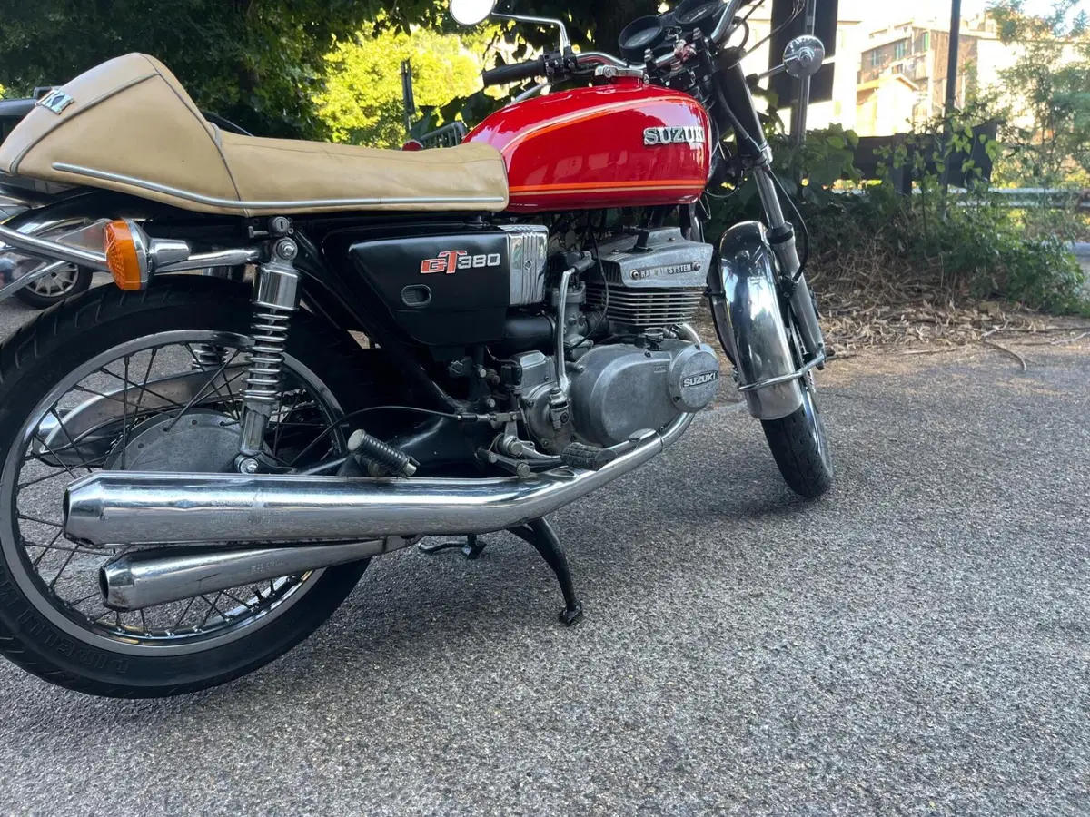 Suzuki Gt 380 (5)