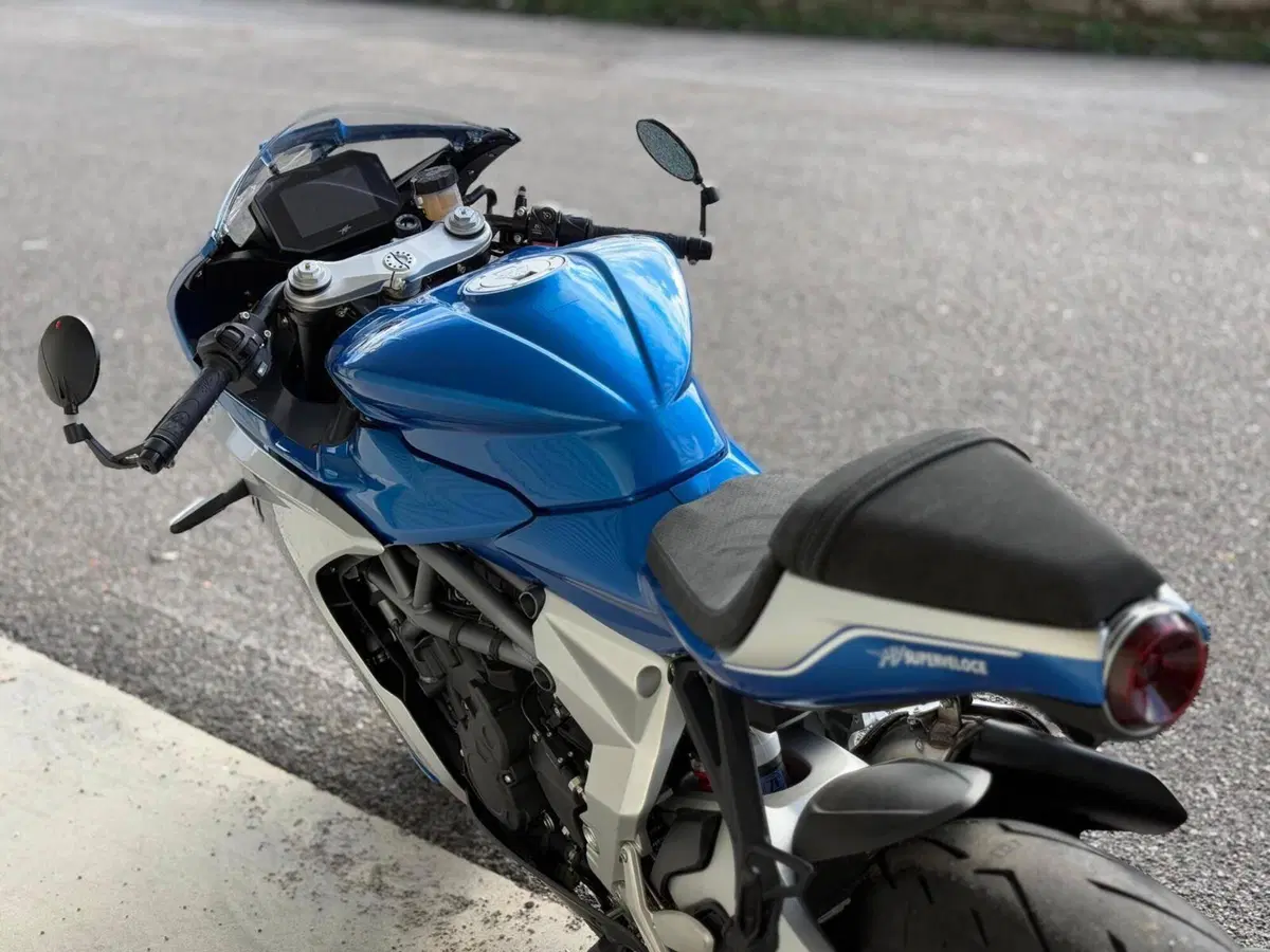 MV Agusta Superveloce 800 Alpine (2021 - 23) (8)