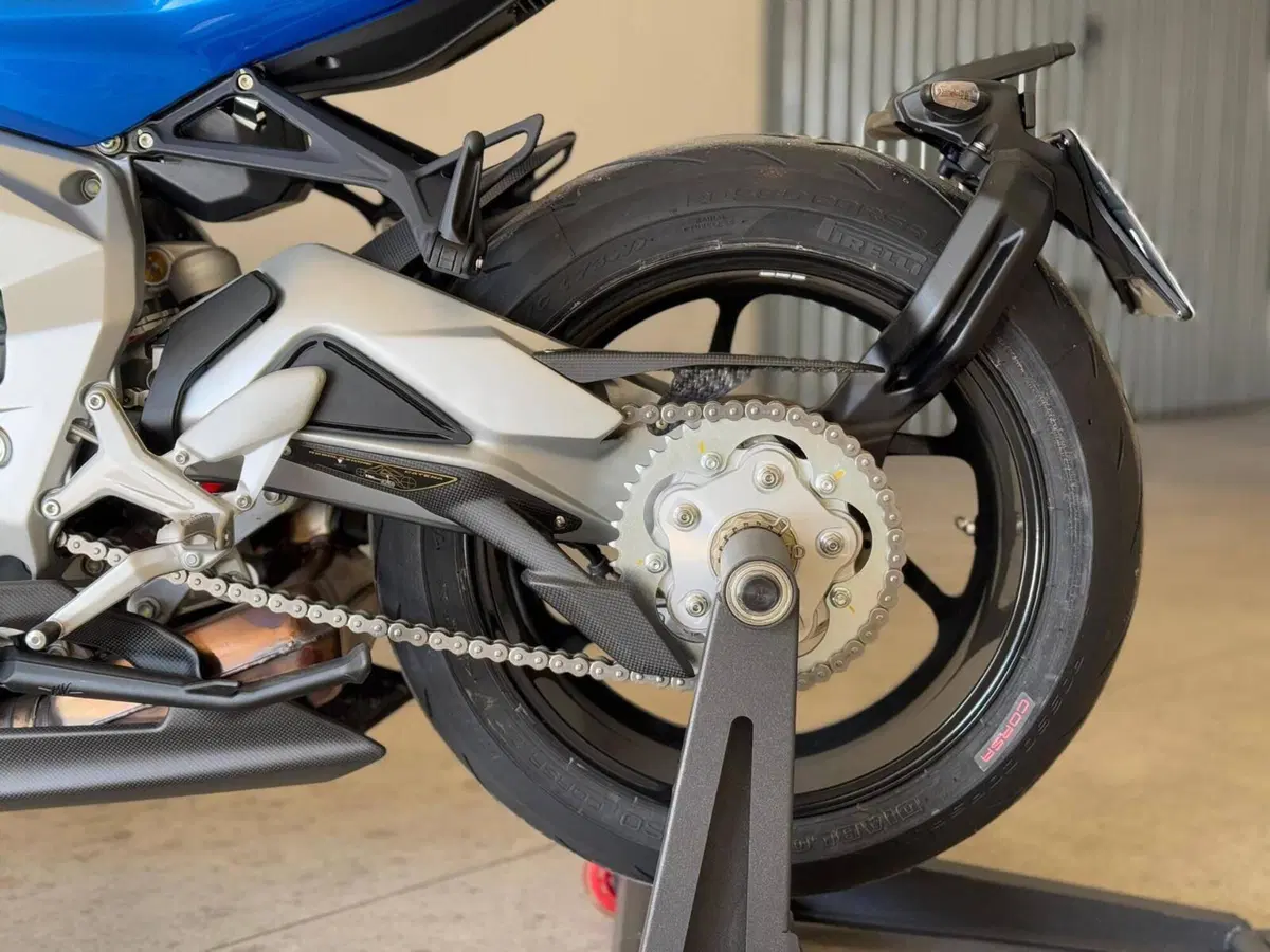 MV Agusta Superveloce 800 Alpine (2021 - 23) (11)