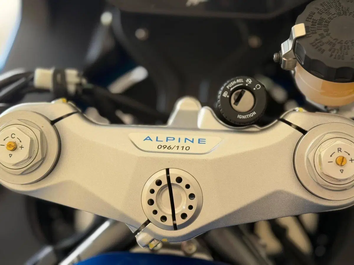 MV Agusta Superveloce 800 Alpine (2021 - 23) (13)