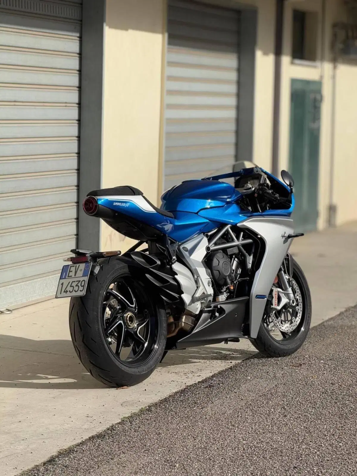 MV Agusta Superveloce 800 Alpine (2021 - 23) (2)